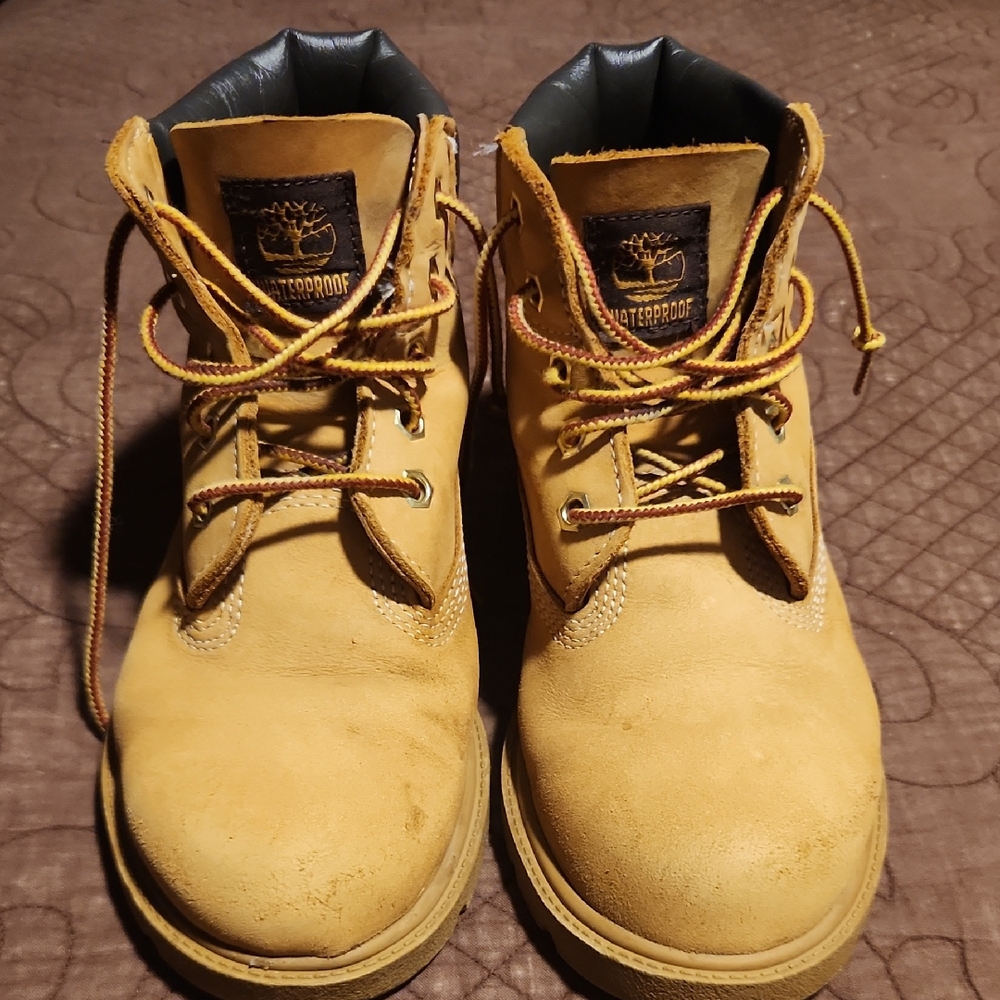 Timberland Size2.5 Waterproof Workboots. Perfect For Snow Or Outdoors.